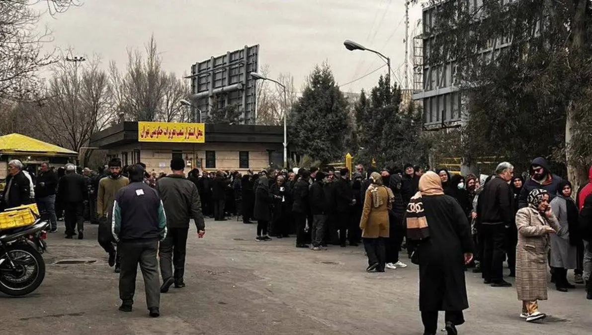 Kayhan Newspaper Blames Reformists for Queues to Buy Meat