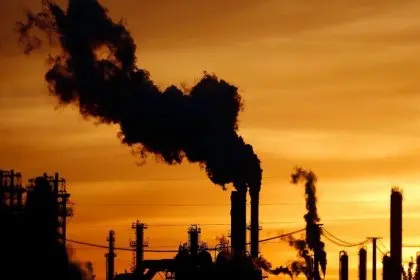 Parliament Member: 8 Million Liters of Mazut Burned Daily in Isfahan