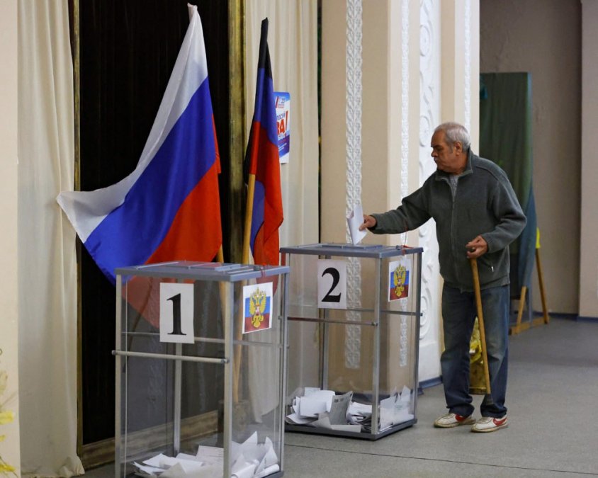 A journalist has forged 22 million votes in favor of Putin