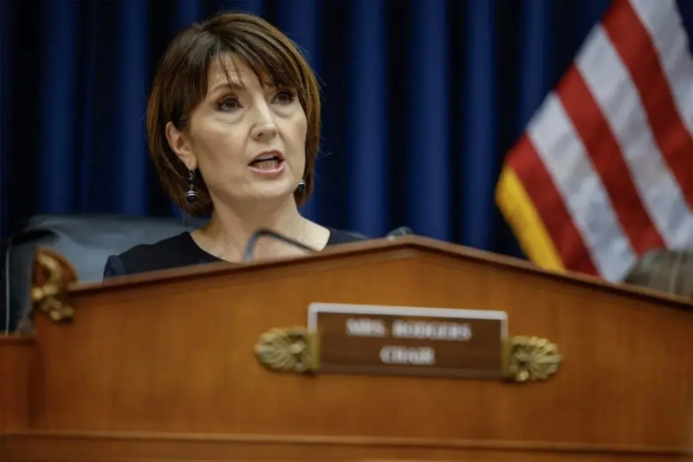 New US Congress Bill to Ban Sale of Sensitive People's Information to Iran