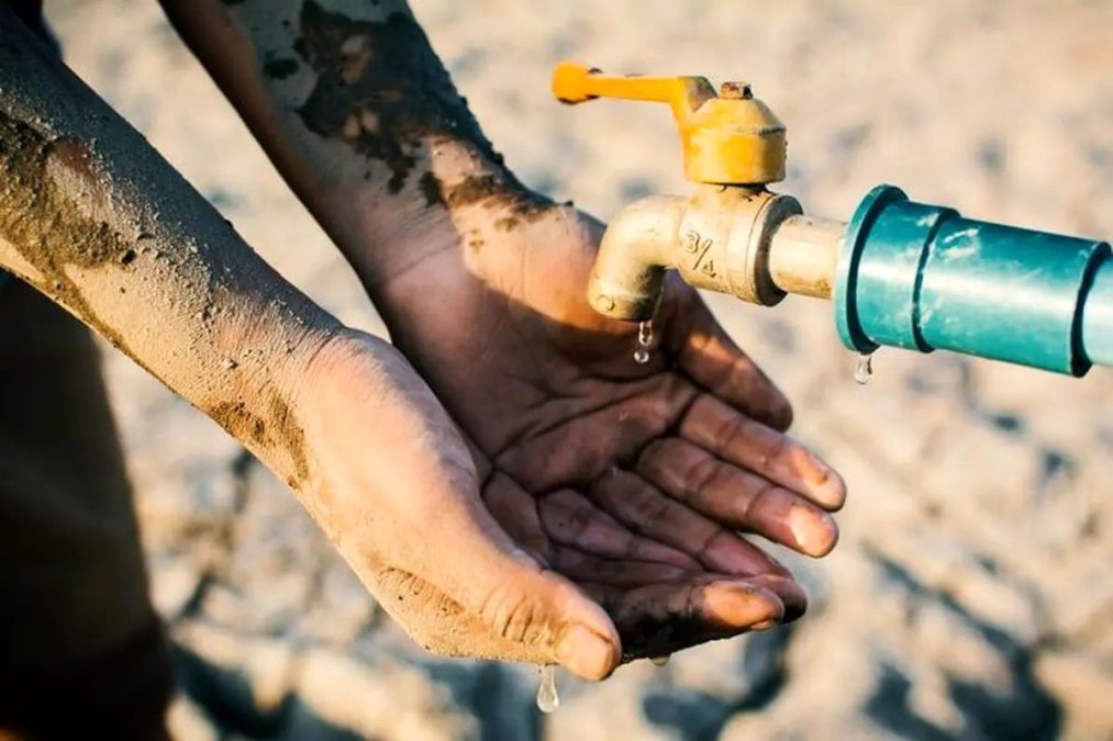 The representative of Bandar Mahshahr stated that the drinking water in Hendijan has been completely cut off for 4 days