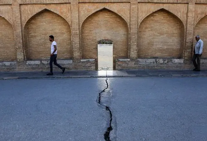 Isfahan Representative Again Emphasizes the Need for Addressing Land Subsidence in This City