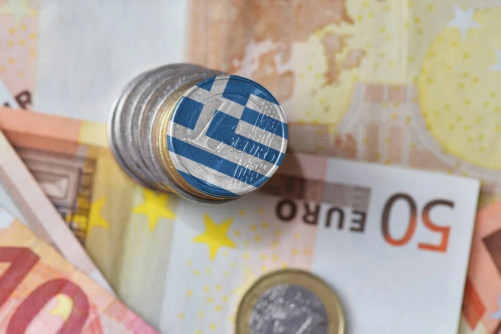 Greece Increases Monthly Minimum Wage by 64% to 830 Euros