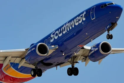 The engine cover of a Boeing aircraft separated moments after takeoff