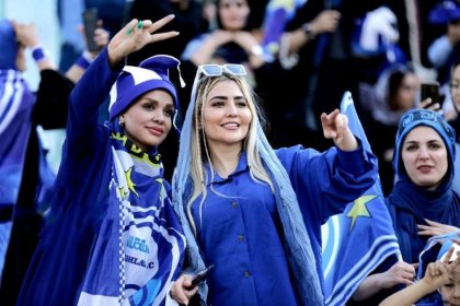 Bank Tejarat has not yet decided to buy Esteghlal