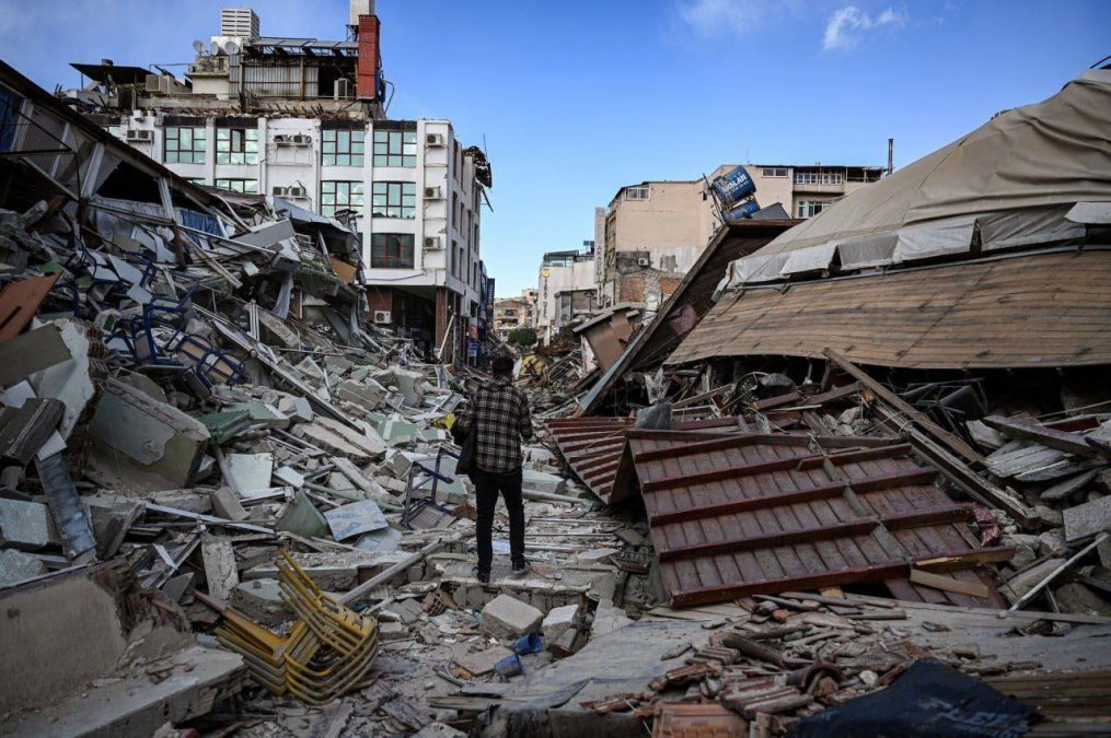 An earthquake in Tehran buries around 2 million people under the rubble