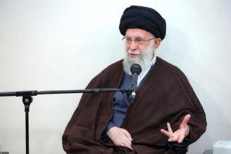 The leader of the Islamic Republic calls on everyone to pray for the health of the president and the group of servants