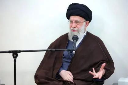 The Leader of the Islamic Republic Urges Everyone to Pray for the Health of the President and the Serving Group