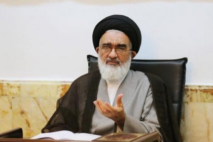 Saeedi, the Friday prayer leader of Qom, should only look to the Supreme Leader and take orders from him