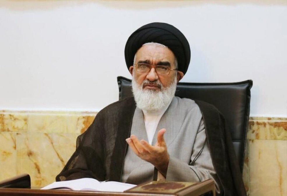 Saeedi, the Friday prayer leader of Qom, should only look to the Supreme Leader and take orders from him