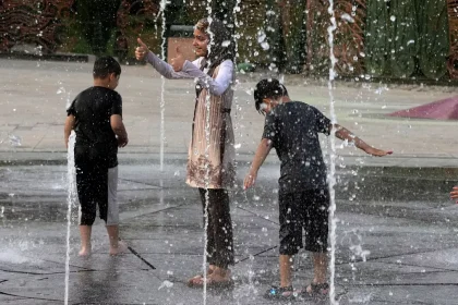 Intense Heat Wave Hits Iran with Temperatures Exceeding 50 Degrees in 9 Cities