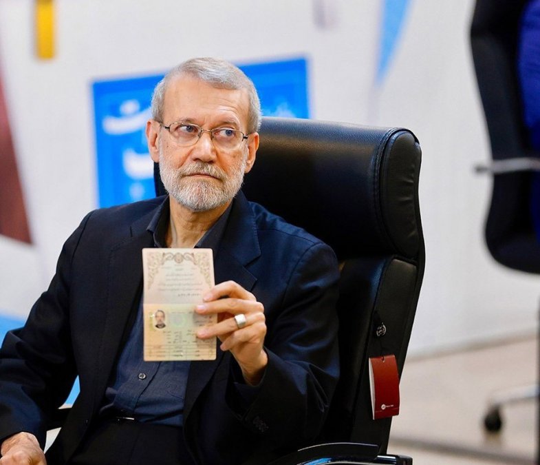 Khabar Online: Ali Larijani Disqualified for Not Being Managerial and Prudent