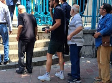 Preventing a citizen from entering Hosseiniyeh Ershad for wearing trousers