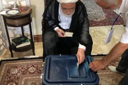 Mehdi Karroubi Cast His Vote