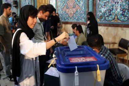 Voting in Iran extended until 22:00