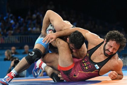 Hassan Yazdani advances to the final