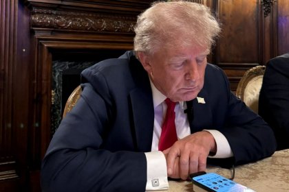 Trump's return to his former Twitter account