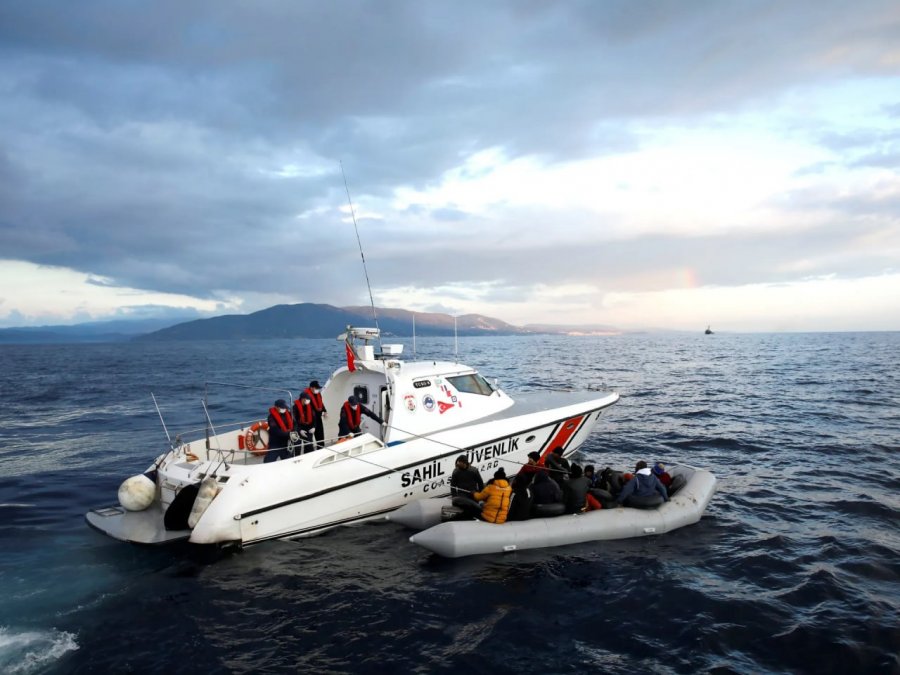 Greek Coast Guard: Boat with Eight Refugees Sinks Near Samos Island