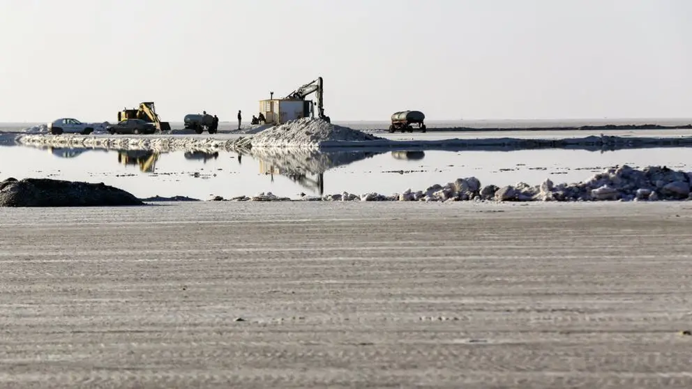 Impact of Lake Urmia Drying on Recent Earthquakes