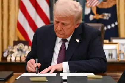 US President: Iran Either Negotiates or Faces Consequences of Rejection