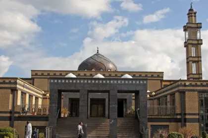 Following Intense Clashes Among Muslims at Ireland's Islamic Center, Police Shut Down the Venue
