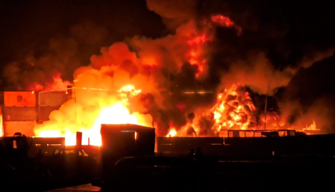 Firefighters of Bandar Rajai to the Minister of Roads: We Don't Have Loaders and Elevators