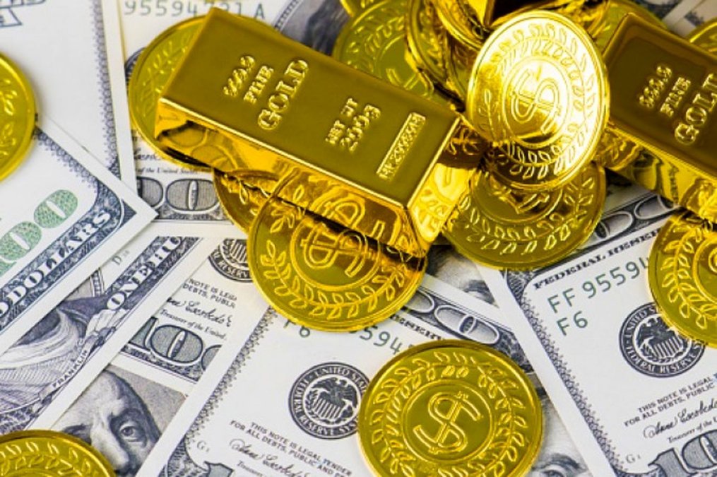 The Price of Dollar and Gold in Iran Decreased