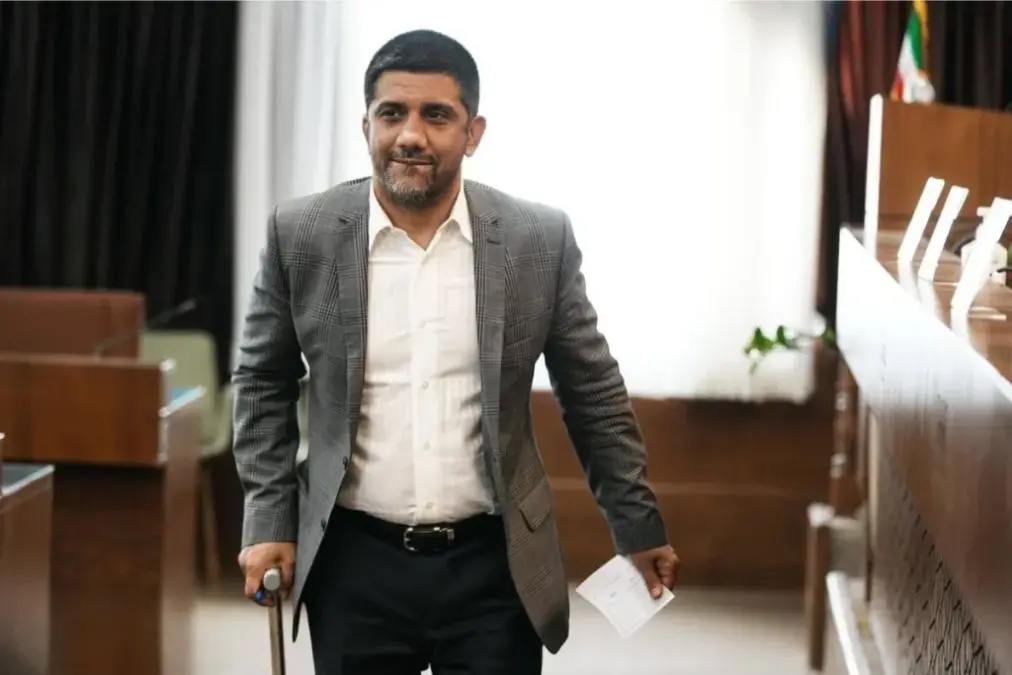 Alireza Dabir Received the U.S. Green Card as VIP