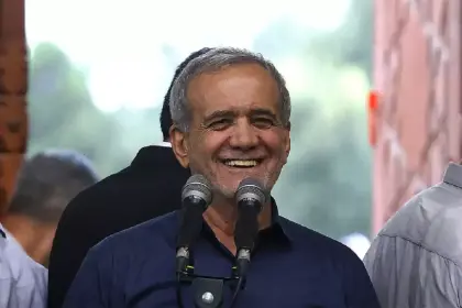 Pezeshkian: If Security Conditions Were Met, We Would Move the Capital to the Southern Coasts Today