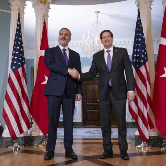 Phone Conversation Between US and Turkish Foreign Ministers on Ukraine Peace