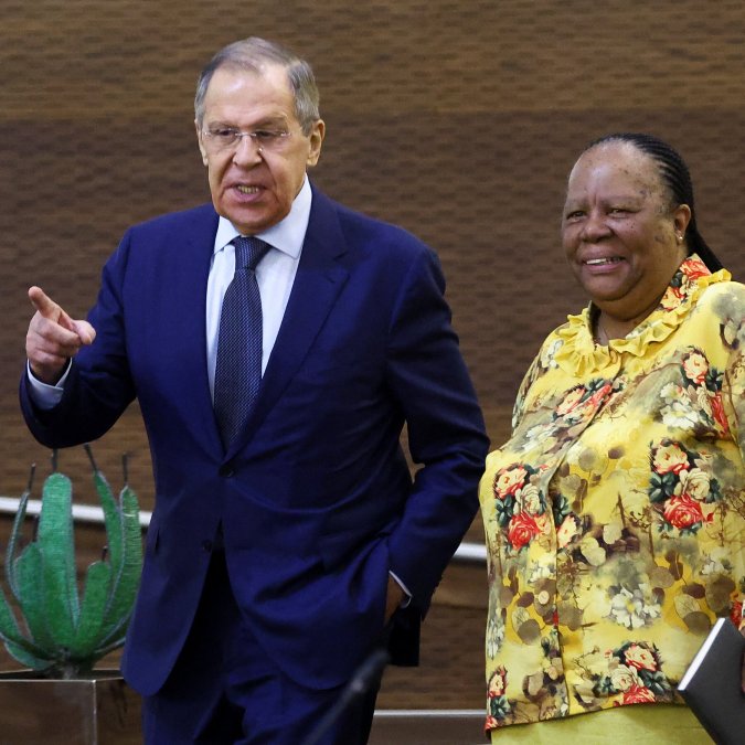 Lavrov: Moscow Seeks to Mend Relations, Not Confront Nations