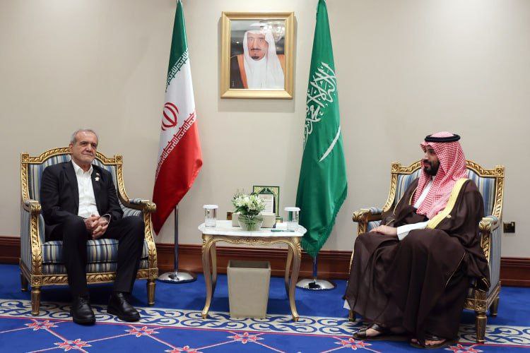 Meeting of Masoud Pezeshkian with Mohammed bin Salman on the sidelines of the Doha Summit