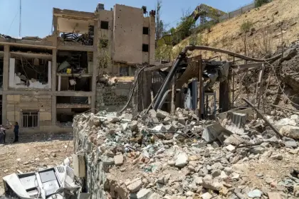 Sharq Report on 10 War-Torn Areas of Tehran