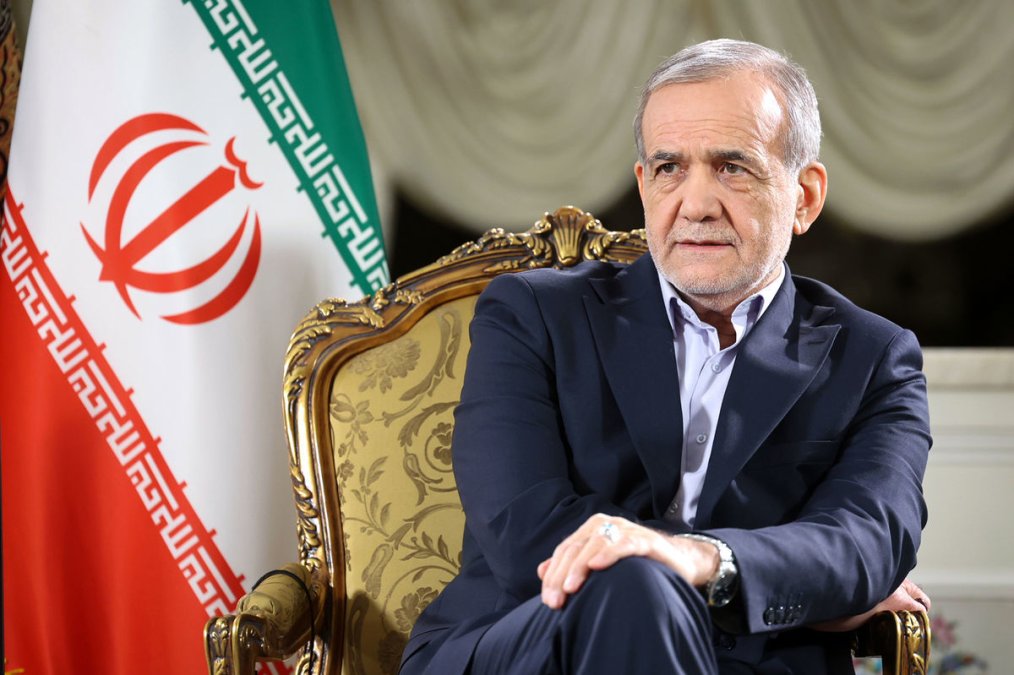 Pezeshkian Criticized Government Agencies' Violations in Implementing the Constitution