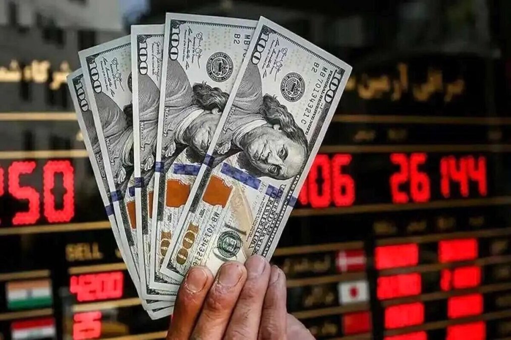 The price of the dollar in Tehran's free market surpassed 114,000 tomans