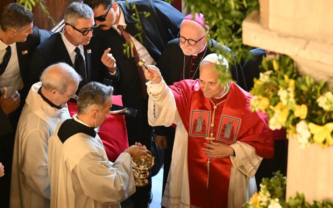 Thousands Gather in Istanbul as Pope Leo XIV Enters the Holy Spirit Church