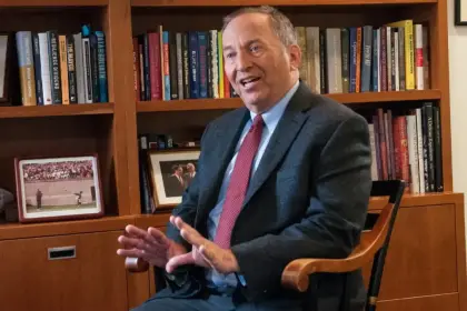 Following the Revelation of Epstein's Case Documents, Bill Clinton's Treasury Secretary Withdraws from Political and Social Activities