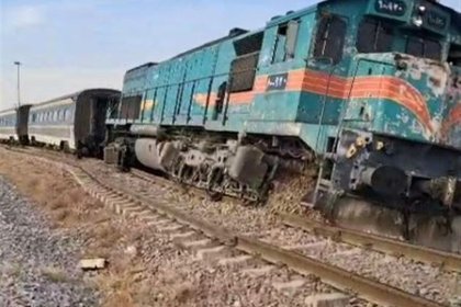 Passenger Train Derails in Hashtgerd