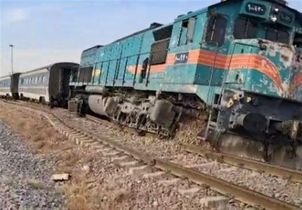 Passenger Train Derails in Hashtgerd