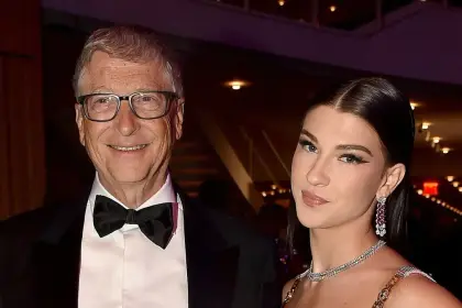 Bill Gates' Youngest Daughter Leads in Online Shopping with AI