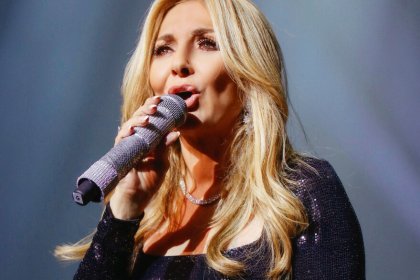 Googoosh: I Won't Return to the Stage Until the Fall of the Islamic Republic