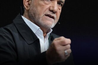 Pezeshkian Reacts to Critics of the Agreement: They Sit on the Sidelines and Say 'Make It Work'