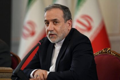 Araghchi Mocked the Increase of US Sanctions
