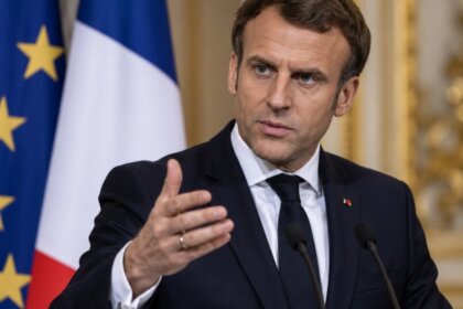 Macron Calls for Diplomatic Solution to Ensure Freedom of Navigation in the Strait of Hormuz