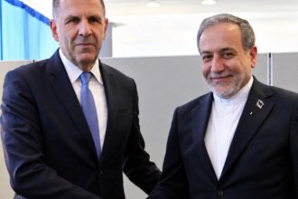 Iran and Greece Emphasized Strengthening Relations and Continuing Diplomacy