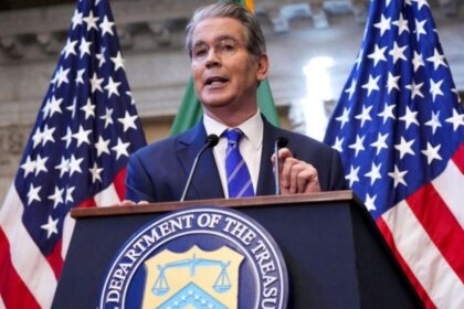 US Treasury Secretary Claims to Negotiate Closing Iran's Land Routes