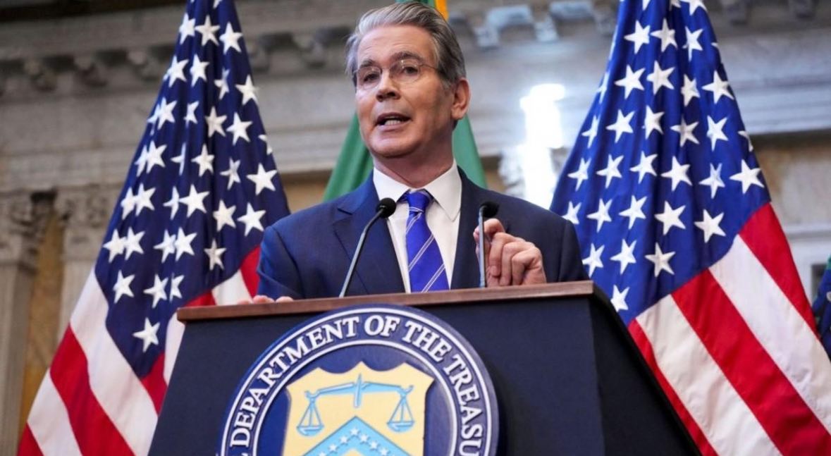 US Treasury Secretary Claims to Negotiate Closing Iran's Land Routes