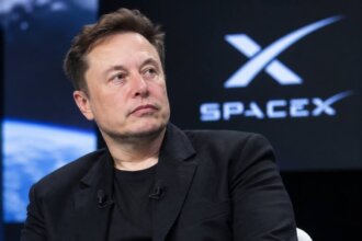 Musk's Promise: Next Year I'll Gift Every American Child a Share of SpaceX
