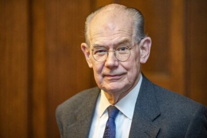 Mearsheimer: Iran's Missiles and Drones Threaten US Ships
