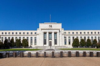 Disruption in the Strait of Hormuz Puts the US Federal Reserve at a Crossroads
